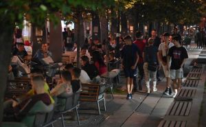 Ilidža večeras u punom sjaju: Mnogi uživaju u septembarskoj noći