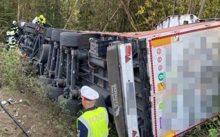 Teška saobraćajna nesreća u Austriji: Prevrnuo se kamion, za volanom bio Bosanac