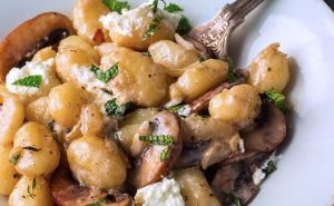 Ručak spreman začas: Recept za neodoljivo kremaste njoke sa šampinjonima