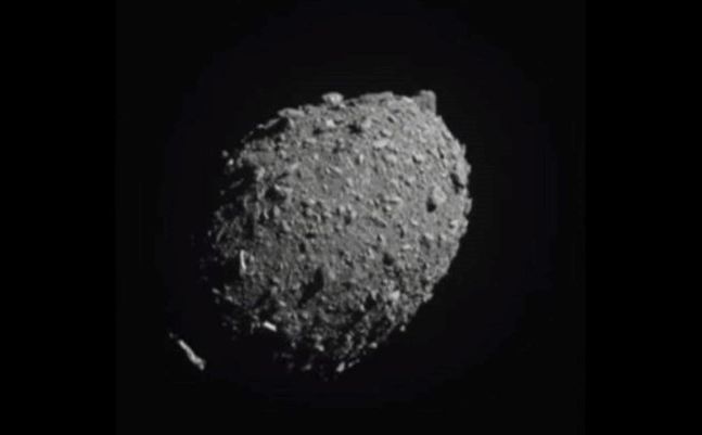 Šta se događa: Neobjašnjiva sila usporava asteroid u koji je NASA zabila letjelicu?