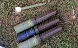 Skrivao arsenal oružja u Derventi: Policija otkrila tromblone, ručne i protivtenkovske bombe...