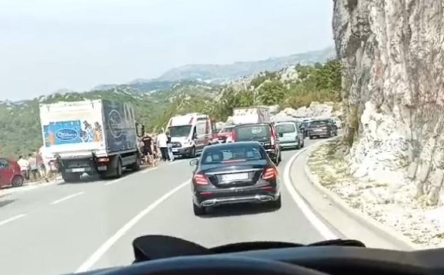 Autobus u Crnoj Gori sletio u provaliju - ima poginulih