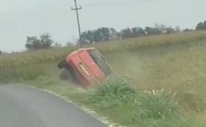 Saobraćajna nesreća u bh. susjedstvu: Pijani vozač automobilom sletio u kanal