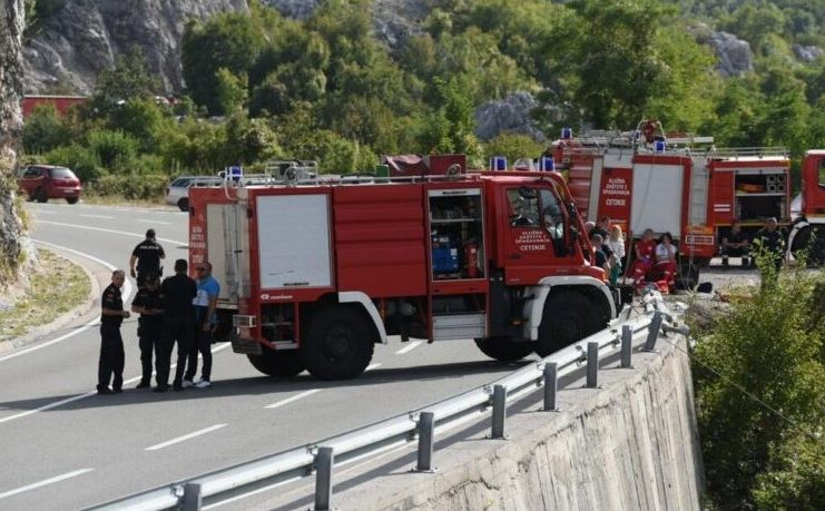 Detalji teške nesreće u Crnoj Gori: Povrijeđen i Bosanac nakon slijetanja autobusa u provaliju