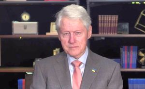 Bill Clinton poslao poruku u Potočarima: Srebrenicu nikad neću zaboraviti, uvijek ću biti uz vas