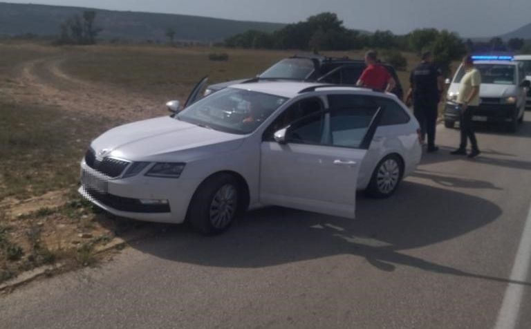 Kod Posušja uhvaćeni krijumčari migranata: Turčine prevozili u BMW-u i Škodi