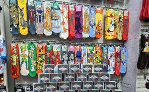 Šareni biznis iz Tuzle: Bračni par prodaje 'Cool čarape' kako bi prikupili novac za liječenje sinova