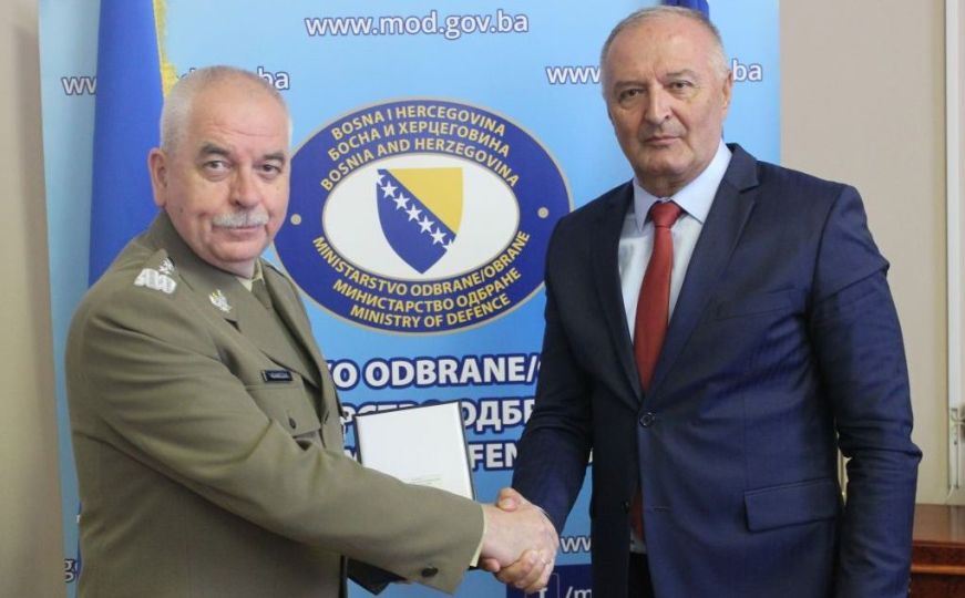 Ministar odbrane BiH Helez primio direktora Međunarodnog vojnog osoblja NATO-a generala Adamczaka