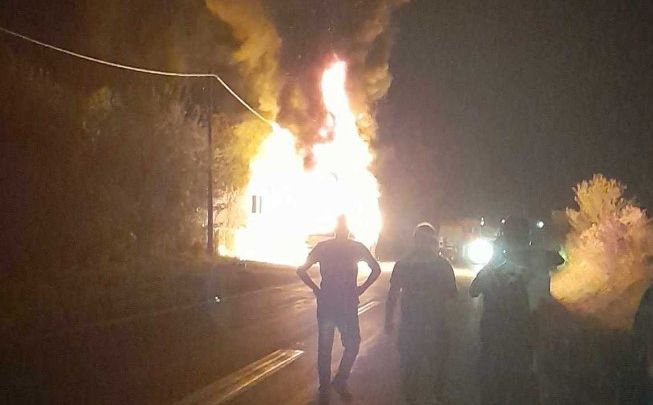 Haos na putu kod Tuzle: Autobus u potpunosti izgorio