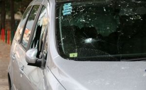 Burna noć u Mostaru: U pucnjavi oštećena tri automobila