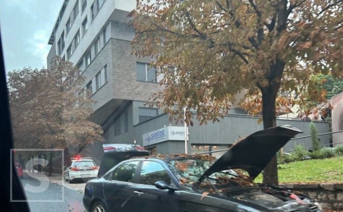 Vozači, budite oprezni: Saobraćajna nesreća u Sarajevu, policija na terenu