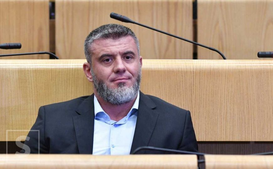 Zildžić nakon pritvora došao u Parlament: "Nisam ja nikakav kriminalac, pištolj imam od 2009."