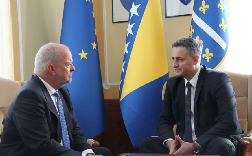 Denis Bećirović razgovarao sa Van den Dolom o aktuelnoj situaciju u BiH