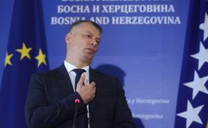 Nenad Nešić se obrukao na X.com: Podijelio lažnu sliku Vijećnice u bojama kosovske zastave