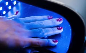 Puno razloga za brigu: Nova studija o štetnosti UV lampi za sušenje gela za nokte mnoge će šokirati