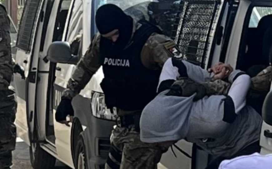 Dramatična potjera u BiH: Sa drogom i oružjem bježali na motociklu policajcima, sletjeli su sa puta