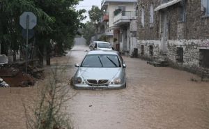 Oluja u Grčkoj ponovo napravila haos: Helikopter pao u more, jedna grad naglo poplavljen