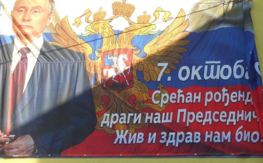 Sramotan bilbord u Bratuncu posvećen Putinu: "Sretan rođendan, dragi naš predsjedniče"