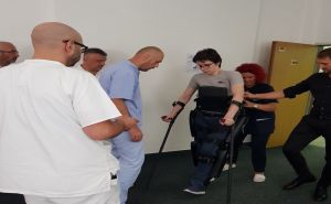 Divne vijesti iz Opće bolnice: Mladić (18) nakon pet godina u kolicima napravio prve korake