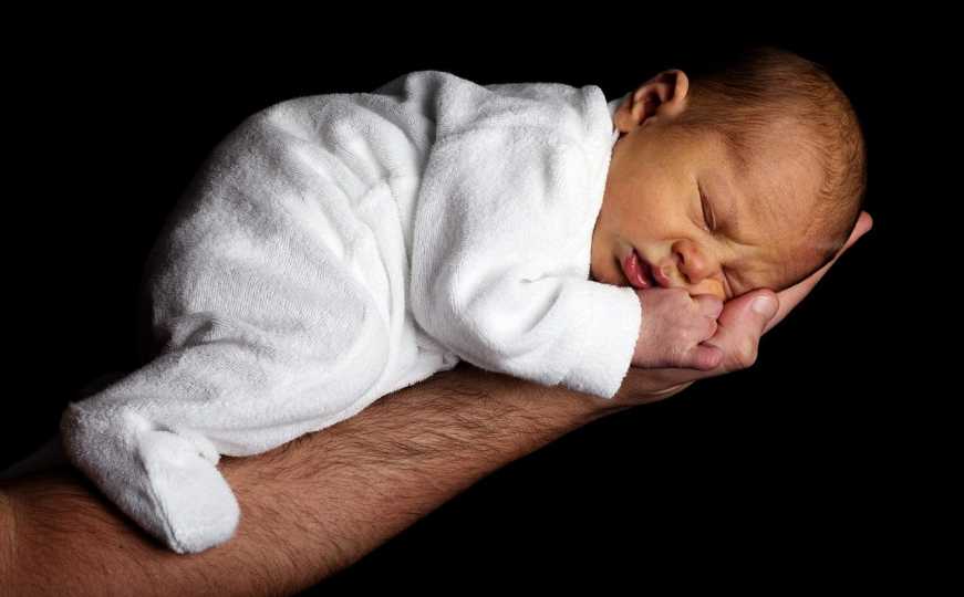 Lijepe vijesti iz UKC Tuzla: U protekla 24 sata rodilo se sedam beba