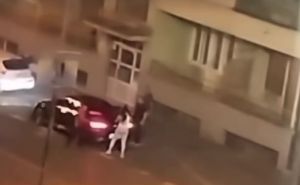 Užas u Tuzli: Muškarac udarao ženu 100 metara od policijske stanice