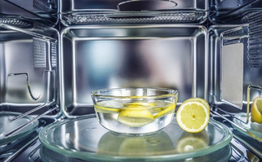 Očistite rernu pomoću jednog limuna: Jednostavan trik koji će vam olakšati posao
