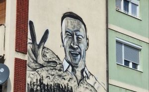 Skandalozno: U Bijeljini oslikan mural jednom od ubijenih napadača na kosovsku policiju