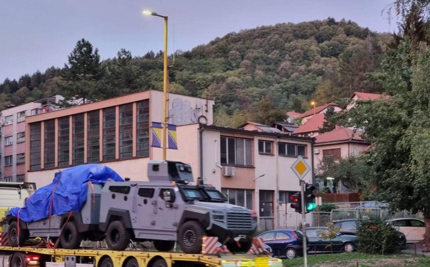 Kanadski transporteri 'Senator' stigli u Tuzlu: Pogledajte kako izgledaju