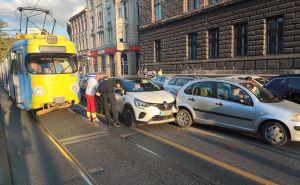 Saobraćajna nesreća kod Predsjedništva BiH: Žestok sudar dva vozila, na terenu i Hitna pomoć