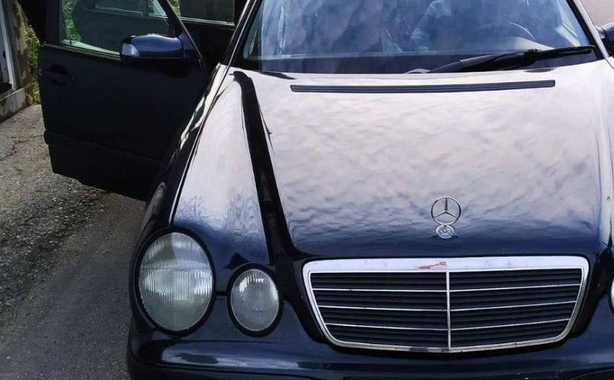Kontrola na Doljanima: Hrvat krijumčario Turke u gepeku Mercedesa