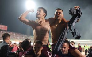 Pogledajte slavlje igrača Sarajeva nakon pobjede nad Željom: 'Šuti, šuti moj dječače plavi...'