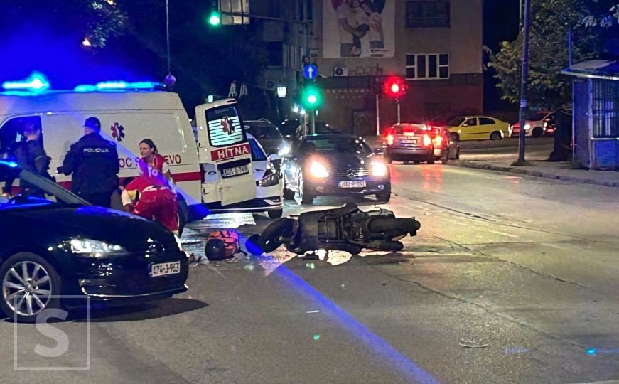 Teška nesreća u Sarajevu: Sudarili se automobil i motocikl, ima povrijeđenih