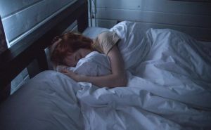 Šest poza za spavanje pomoću koji bi mogli zaspati čim sklopite oči