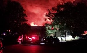Požar bijesni u Gradačcu: Vatrogasci i radnici spašavaju proizvodni pogon, objavljeni snimci