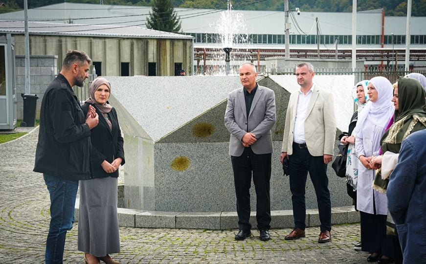 Naida Hota-Muminović posjetila Memorijalni centar u Potočarima: 'Srebrenica treba ući u kurikulum'