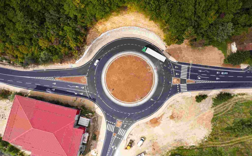 Završen milionski projekat: Evo kako izgleda novi kružni tok u Hadžićima
