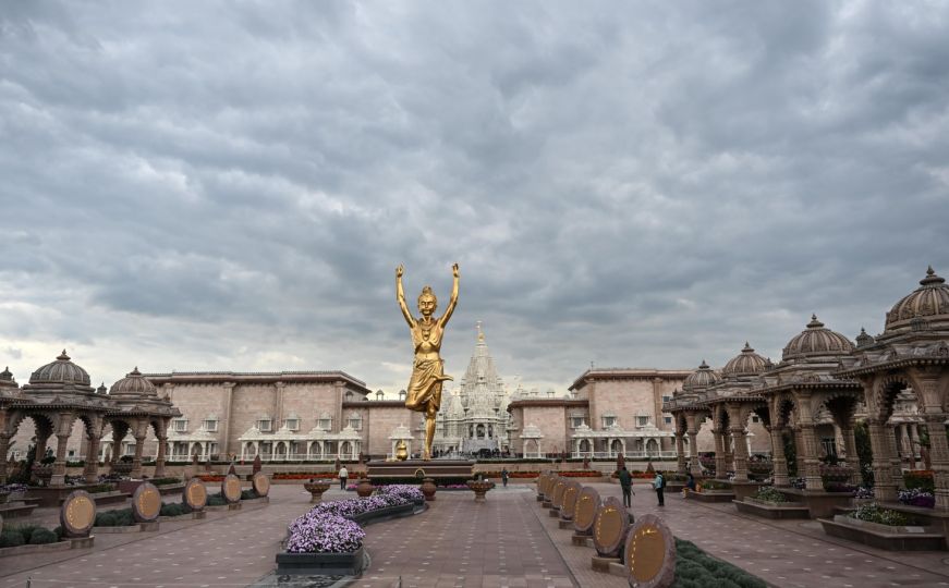 Završen najveći hinduistički hram izvan Indije: Gradnja trajala 12 godina
