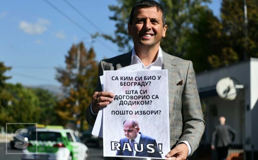 Nebojša Vukanović poslao poruku Schmidtu ispred OHR-a: 'Christiane - raus ili na našem - sikter'