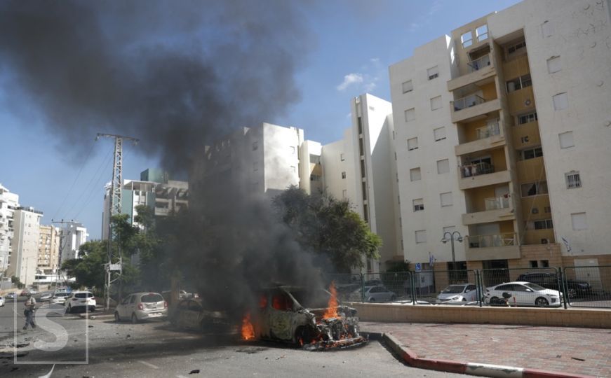 Stravičan snimak početka napada Hamasa na Izrael: Upali naoružani na motorima