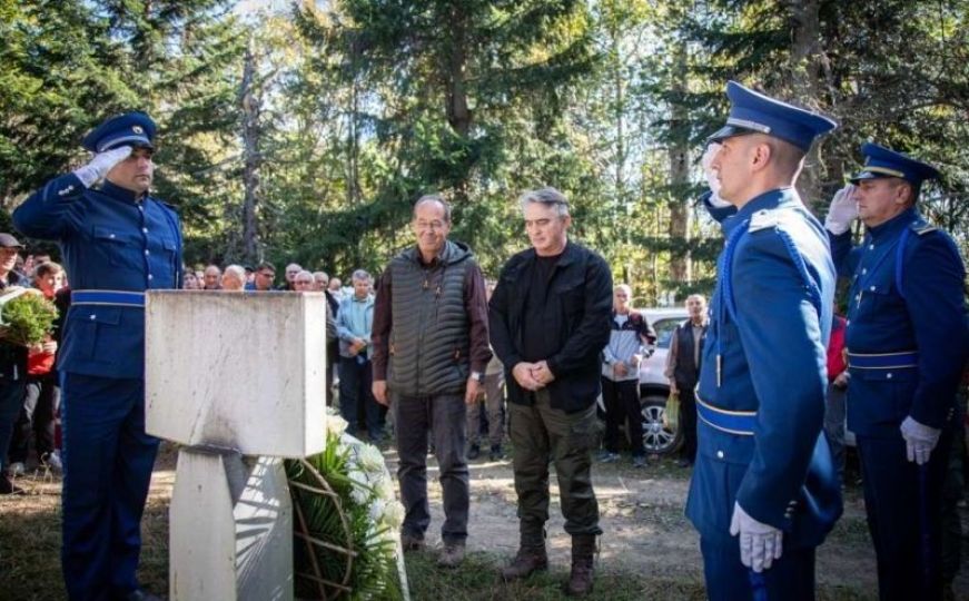 Željko Komšić u Ilijašu prisustvovao godišnjici pogibije majora Hašima Spahića na Moševičkom brdu