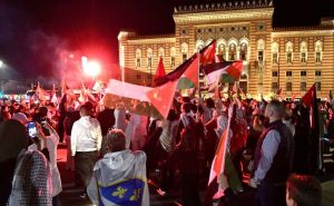 "Žive u najvećem logoru": Kolona vozila prodefilovala Sarajevom u znak podrške Palestini