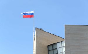 Šta se dešava? Na zgradi Ustavnog suda RS vijori se ruska zastava