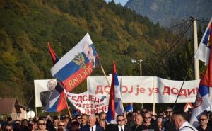 Opet se okupile Dodikove pristalice: Oko 200 ljudi u Novom Goraždu, nosili i Putinove slike