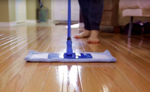 Napravite ovu mješavinu za čišćenje doma i podovi će vam blistati!