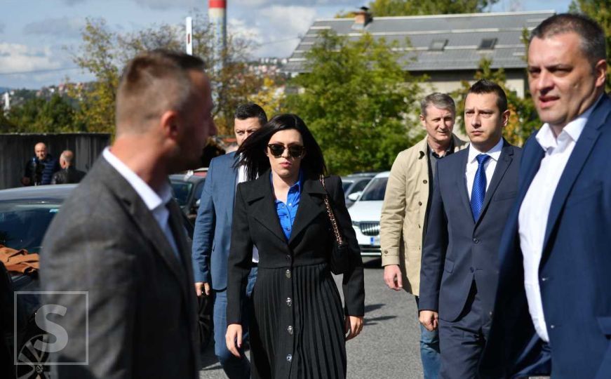 Dodikove pristalice stigle pred Sud BiH: Tu je i Sanja Vulić za koju je Dodik bog