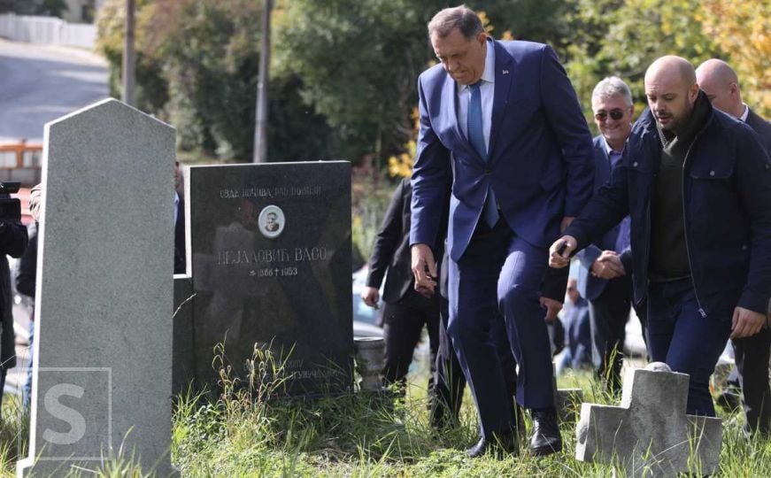 Nakon održanog ročišta Milorad Dodik posjetio staro pravoslavno groblje u Sarajevu