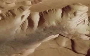 Nevjerovatni snimci površine Marsa: Pogledajte kako izgleda let preko Noćnog labirinta
