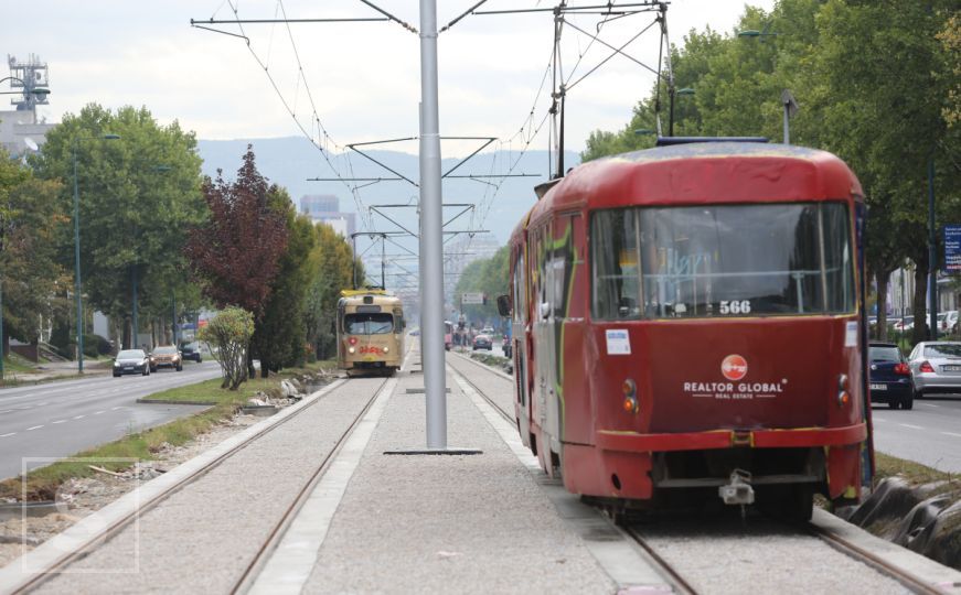 Tramvaj udario radnika u Sarajevu, prevezen u bolnicu: Saobraćaj obustavljen