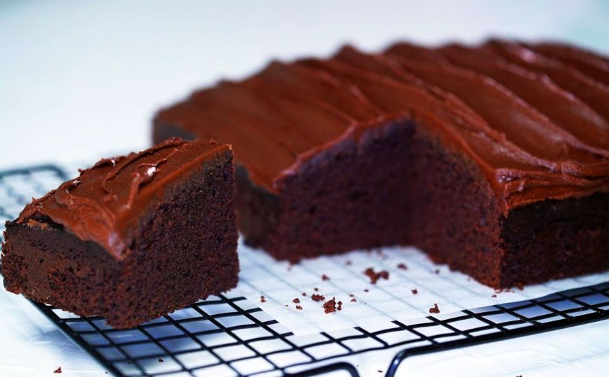 Lijeni čokoladni kolač: Za pripremu je potrebno pet sastojaka i nekoliko minuta