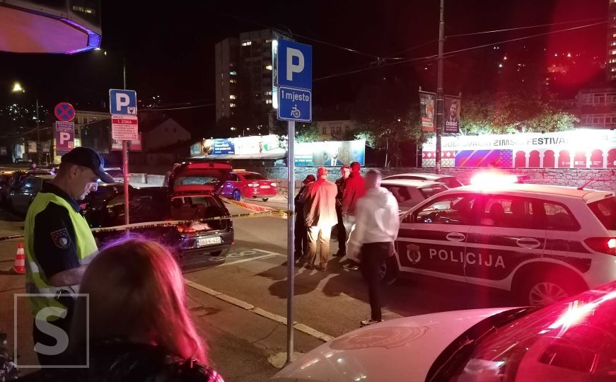 Detalji sinoćnje saobraćajne nesreće u Sarajevu: Golfom udario u tri parkirana vozila i preminuo